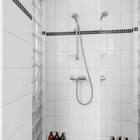 公寓 New Sandviken With Stunning View *