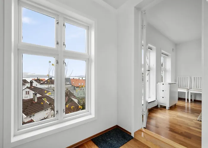 New Sandviken With Stunning View Διαμέρισμα *